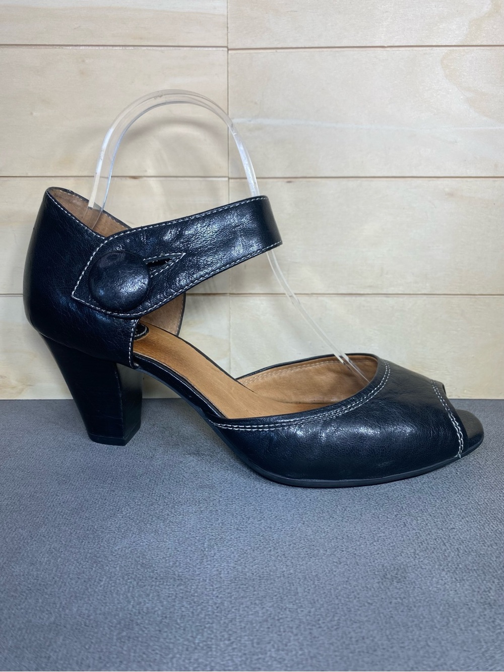 Clarks Artisan Peep Toe Heels Women's Size 8 Shoes Black Leather Pumps M